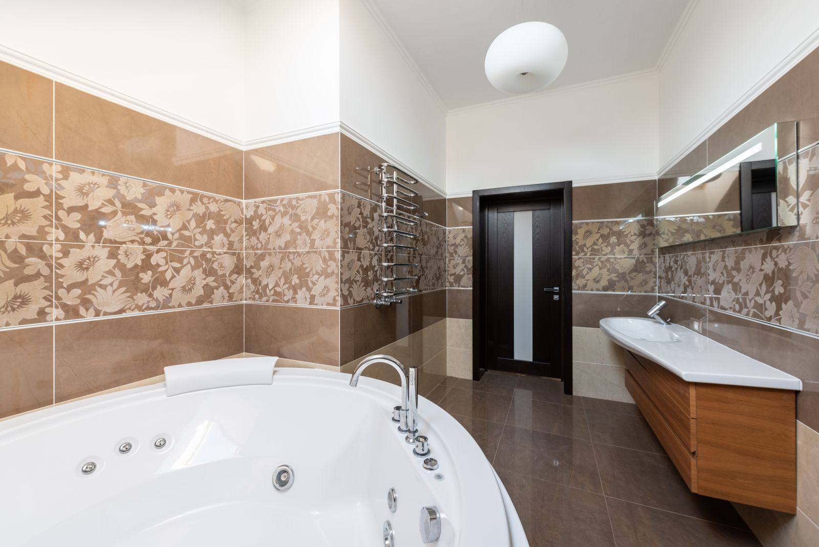 Bagno moderno con impianto idrico-sanitario a regola d’arte