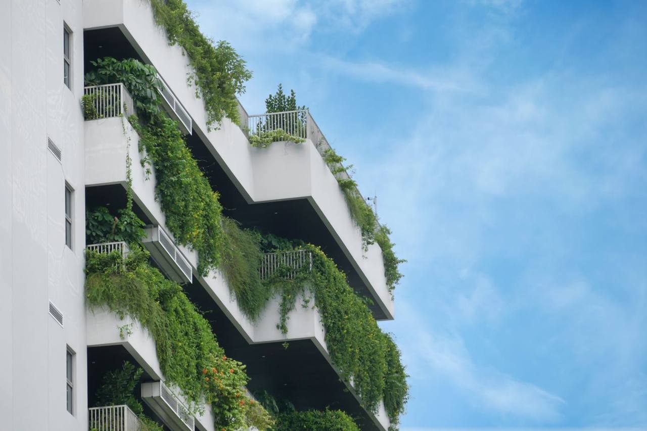 Edificio moderno ed efficiente: MC2GREEN, partner impianti di imprese e studi di progettazione